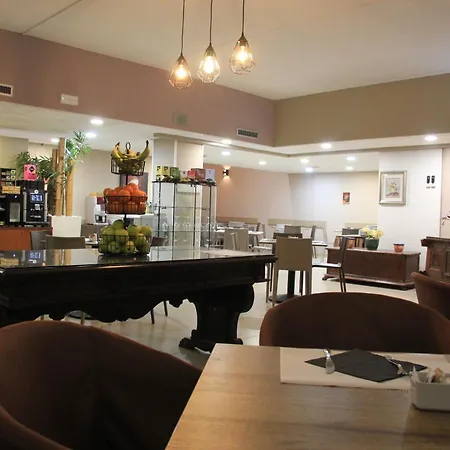 Green Hotel Hotel