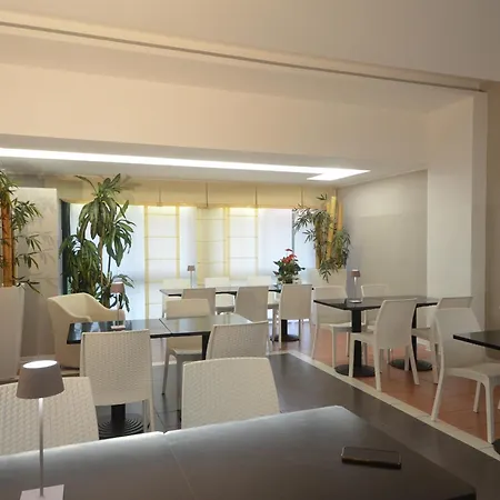 Green Hotel מלון