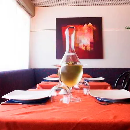 Green Hotel מלון